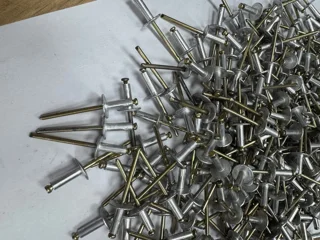 میخ پرچ سر پهن 12*4 بسته 600عددي